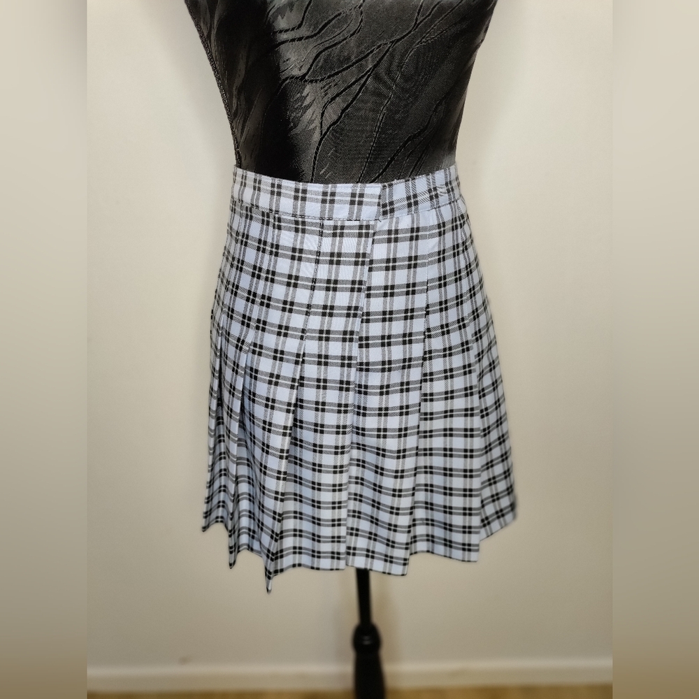 H&M Black and White Pleated Skater Skirt
